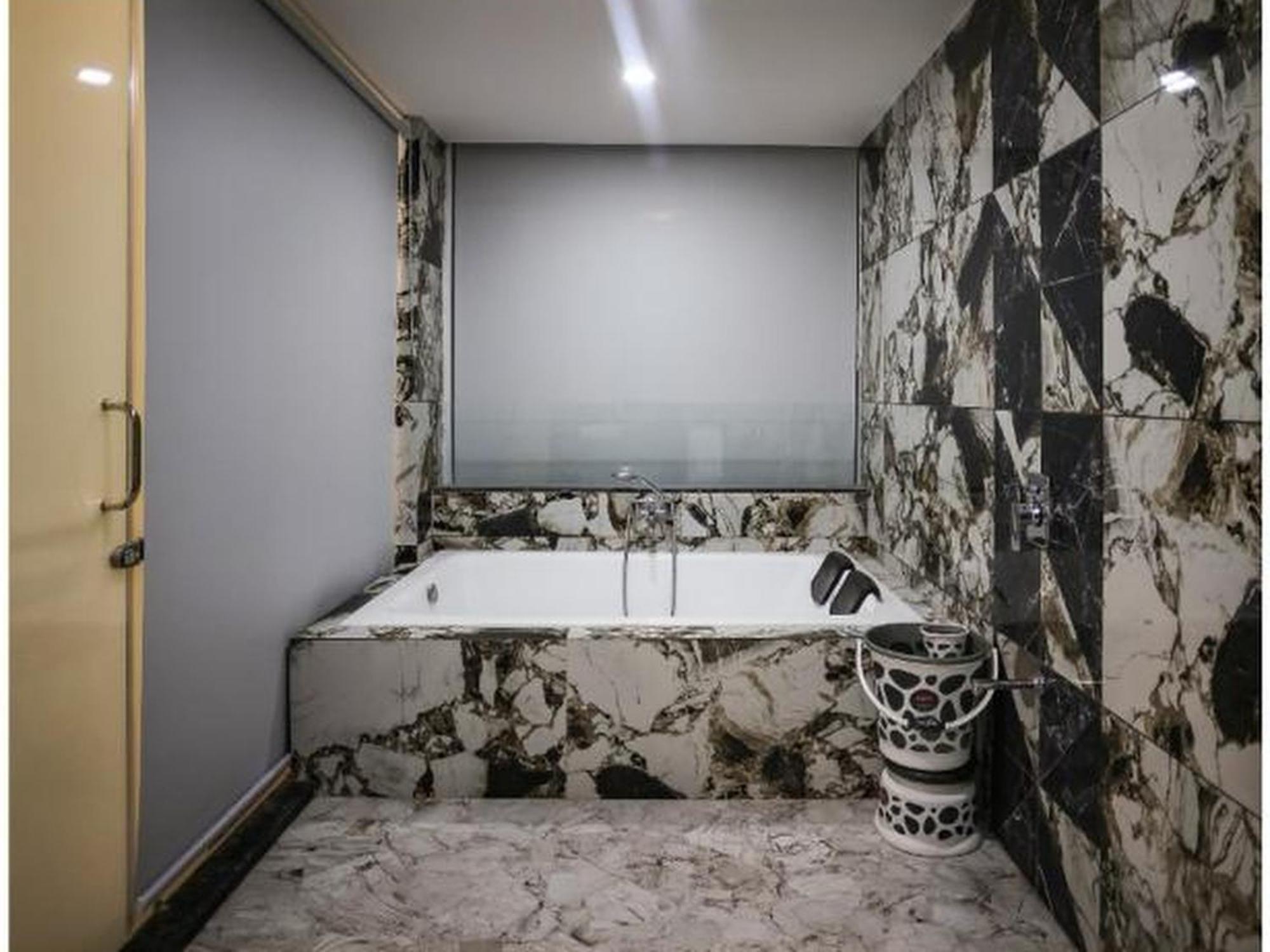 Hotel The Parker Inn By Kbnt Group Σουράτ Εξωτερικό φωτογραφία